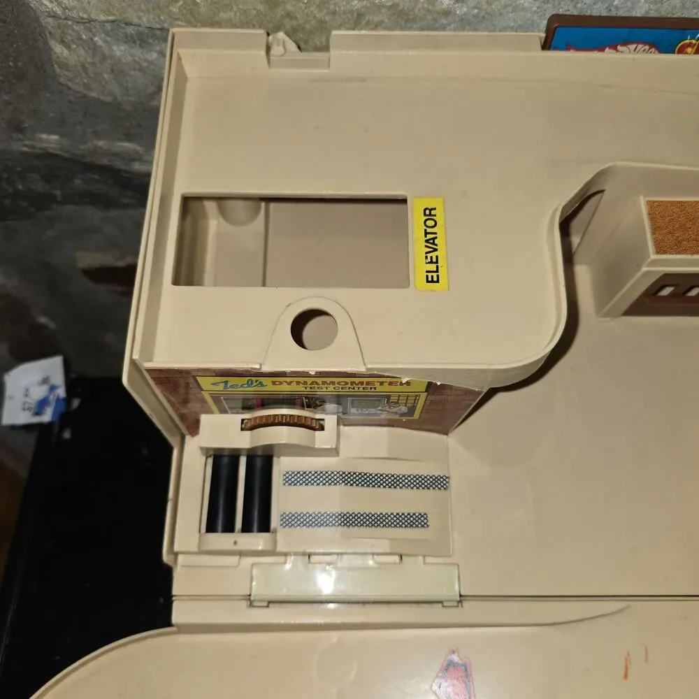 Vintage Hot Wheels Service Center Sto-N-Go Missing Parts